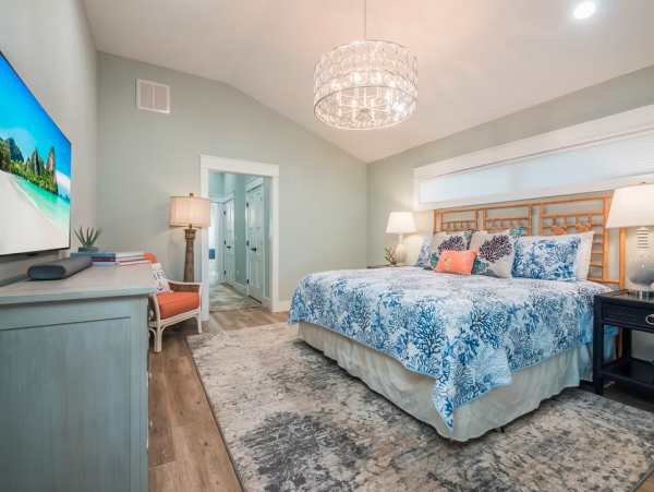 Luxurious 4-Bedroom Waterfront Villa in Holmes Beach